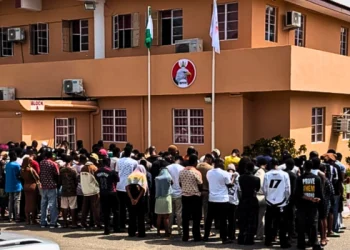 EFCC arrests 120 suspected fraudsters, seizes 26 vehicles in Lagos