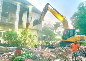 Kidnapping: Enugu govt demolishes property of  Umumba native doctor 