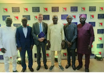 Editors resolve to set up fact-check desks in newsroom to fight fake news