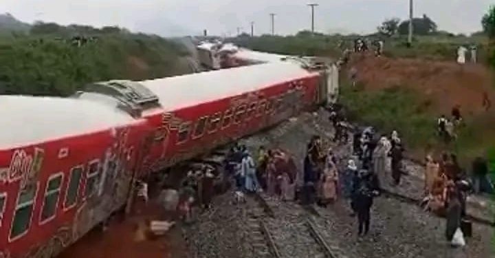 Tragedy averted as tail of Kaduna bound train derails
