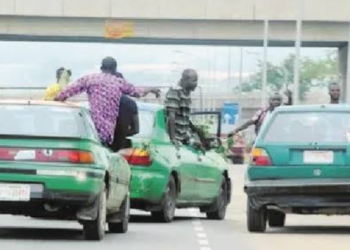 Police burst 6-man ‘One-Chance’ armed robbers, neutralize one, arrest 6, rescue victim