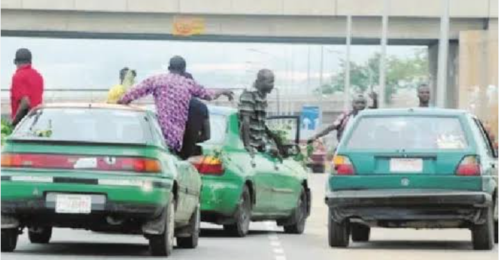 Police burst 6-man ‘One-Chance’ armed robbers, neutralize one, arrest 6, rescue victim