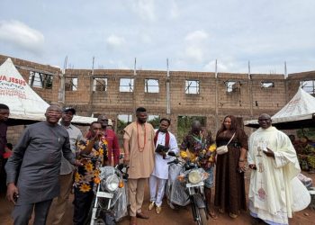 Ozoigbondu doles out palliatives, skills equipments for Imama-Iwollo folks