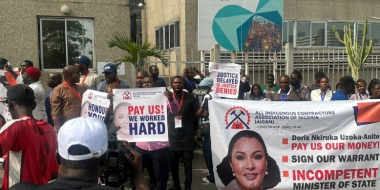 Contractors barricade Ministry of Finance protesting over unpaid executed jobs