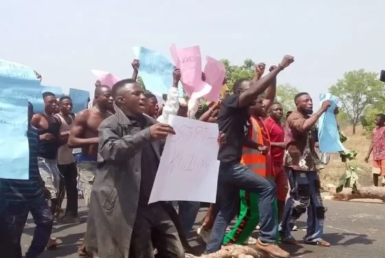 Killings by Terrorists Herdsmen: Agatu youths block federal highway in protrotest