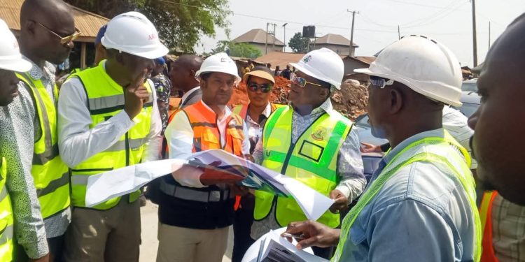 Umahi instructs Enugu–Onitsha expressway contractor to use concrete instead of asphalt on remaining sections