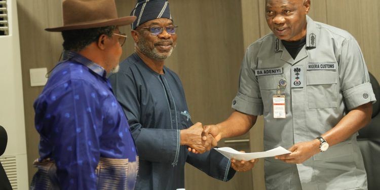Customs Unveils Special Operations Against Vegetable Oil Smuggling