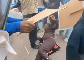 June 12: Sowore collapses, as Police teargas Abuja protesters