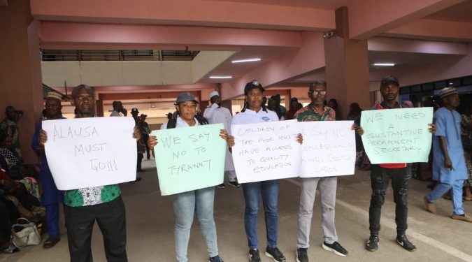 Workers shut down Education Ministry over planned concession of FGCs