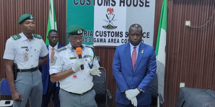 EFCC begins investigation of suspect arrested with $265,000 in Kano